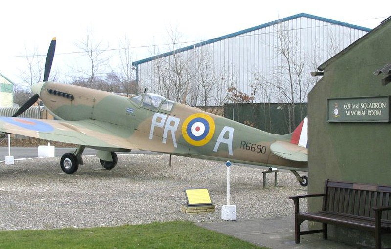 Spitfire Mk1 replica as flown by Sqn/Ldr George Darley C/O 609 in Battle of Britain - photo by John Bilcliffe